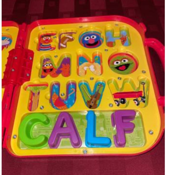 Playskool Elmo’s On-The-Go Letters (Alphabet in Case) - Picture 5 of 12